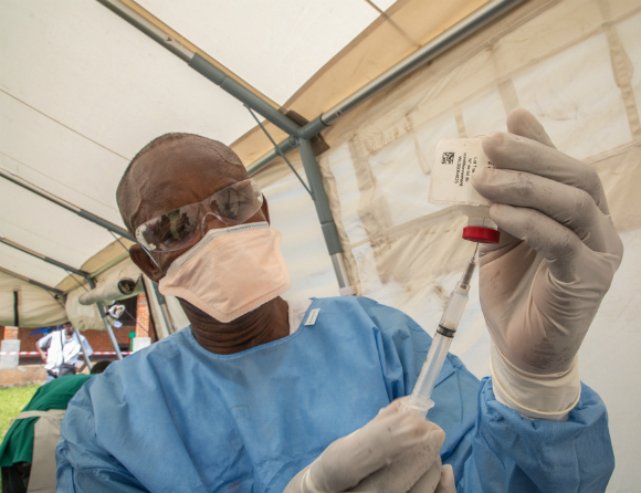 Första ebolavaccinet på väg att godkännas