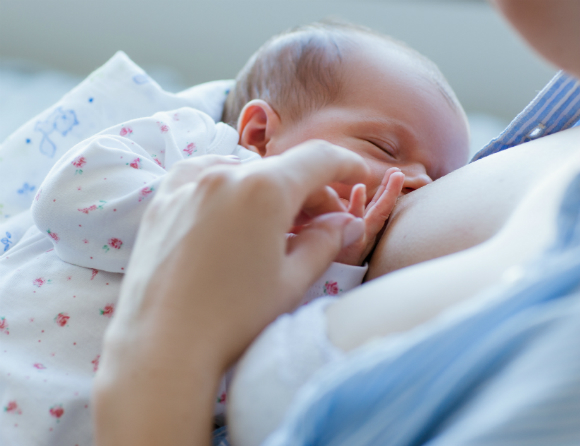 Bröstmjölk från mamma med covid ger immunitet