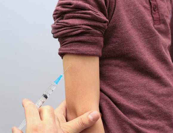 Hpv-vaccin lika säkert för pojkar som för flickor