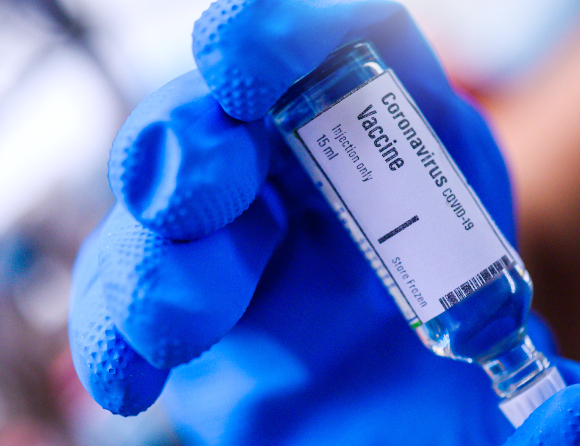 Covid-19-vaccin först till riskgrupper och vården
