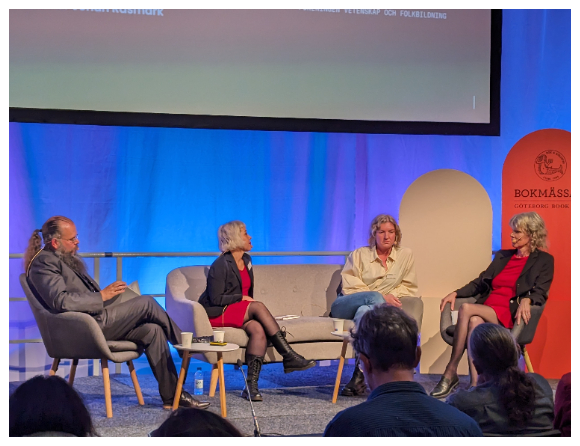 Seminarium om alternativmedicin. Från vänster till höger; samtalsledare Per Johan Råsmark, medicinreporter Anna Bäsén, granskande journalisten Madelene Pollnow och vetenskapsredaktören Maria Gunther. Foto: William Backgård