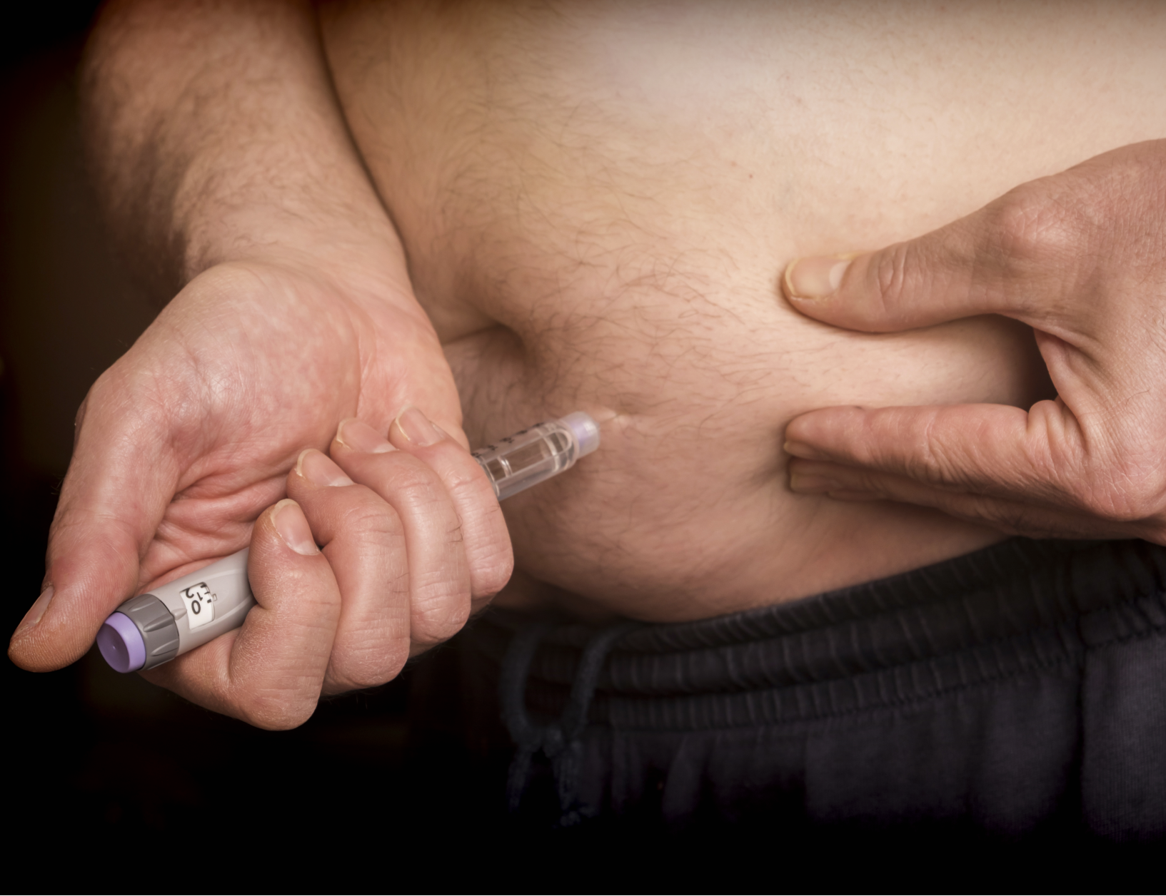 injektion med läkemedel mot obesitas_foto Istock