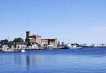 Kalmar blev första regionen att ansluta fullt till NLL Hamnbild från Kalmar med Ölandsbron i bakgrunden.