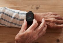 Smartklockor kan upptäcka försämring vid hjärtsvikt i tidigt skede En smartwatch med hjärtsymbol