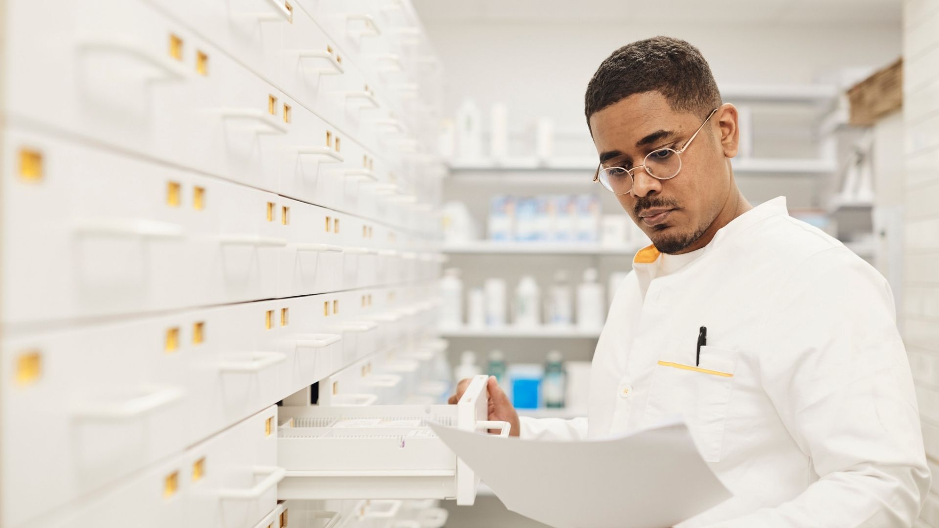 Farmaceut på apotek