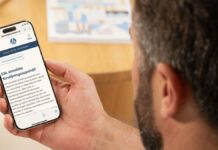 Läkemedelsverket samlar all bristinformation i ny söktjänst Person som i sin mobil tittar på Läkemedelsverkets nya söktjänst