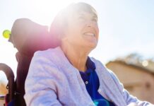 Nytt MS-läkemedel närmar sig EU-godkännande – genombrott för progressiv sjukdom Kvinna med MS