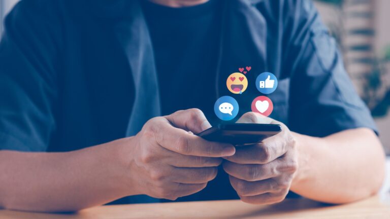 Sociala medier påverkar svenskars läkemedelsanvändning – en grupp sticker ut