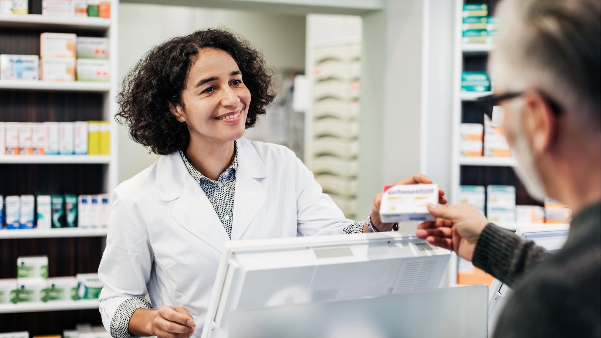 Farmaceut som säljer receptfritt efter att riksdagen röstat ja till farmaceutsortiment