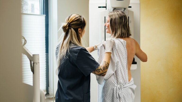 Behandling vid bröstcancer: Regionala skillnader påverkar äldres överlevnad