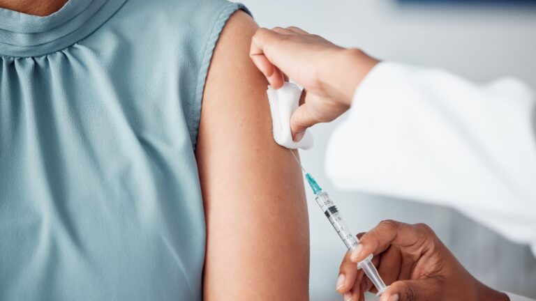 Läkare: ”Extra vaccindos bättre än osäkert mässlingsskydd”