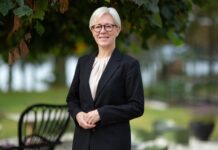 ”Sverige kan inte stå still när andra länder agerar” Porträttbild på Sofia Wallström.
